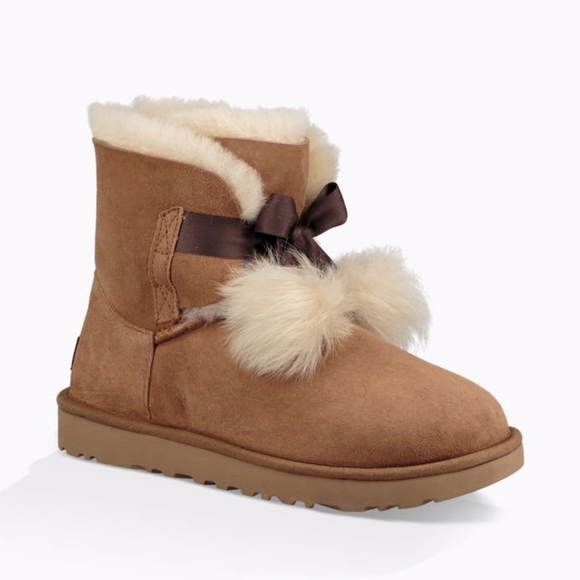 UGG Shoes - NIB ! UGG AUSTRALIA GITA BOOT